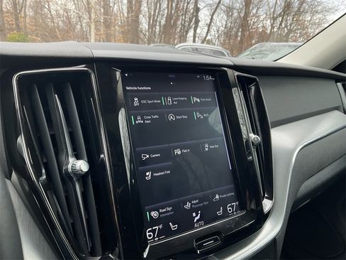 Used 2019 Volvo XC60 T6 Momentum w/ Premium Package image 20