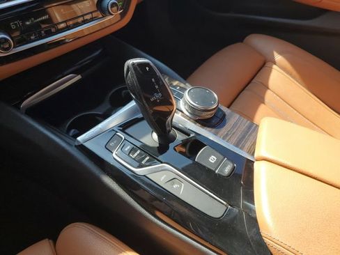 Used 2018 BMW 530e w/ Premium Package 2 RWD image 21