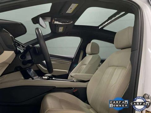 Used 2024 Audi Q8 e-tron Premium image 21