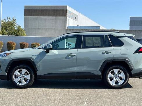 Certified 2020 Toyota RAV4 XLE w/ Convenience Package AWD/4WD image 9