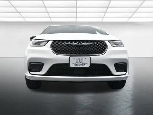 New 2026 Chrysler Pacifica Select w/ S Appearance Package image 19