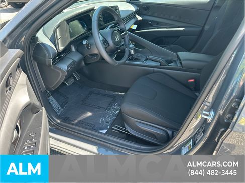Used 2025 Hyundai Elantra Sport image 10