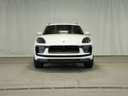 Certified 2025 Porsche Macan AWD/4WD image 10