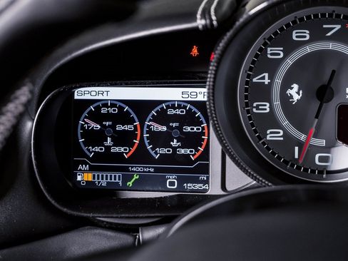 Used 2015 Ferrari California T image 31