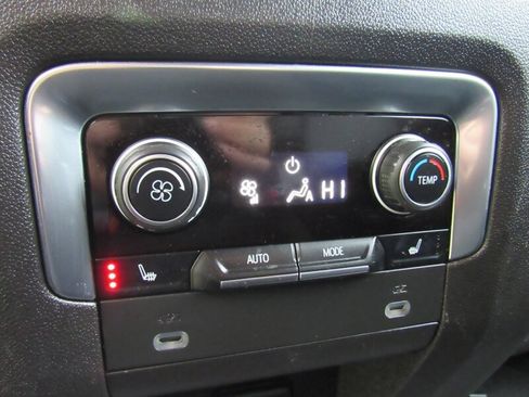 Used 2021 Chevrolet Suburban LT w/ Luxury Package AWD/4WD image 24