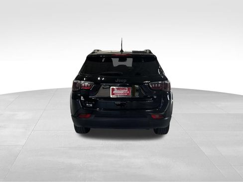 Used 2025 Jeep Compass Latitude w/ Convenience Group AWD/4WD image 4