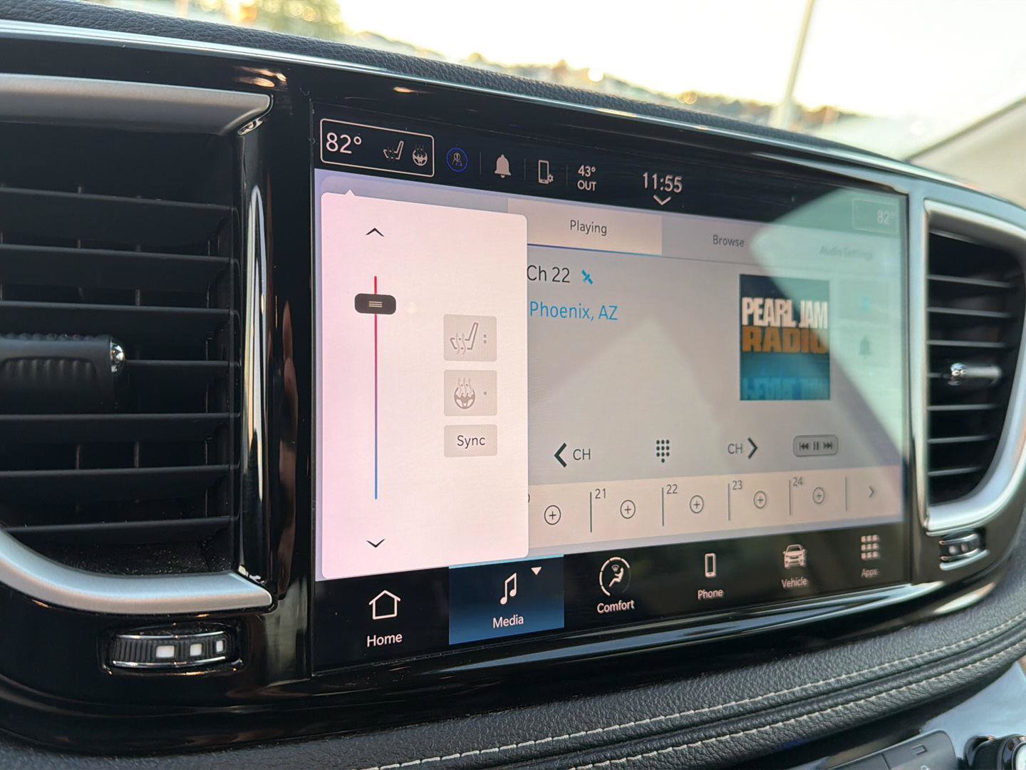 Used 2023 Chrysler Pacifica Touring-L FWD image 24
