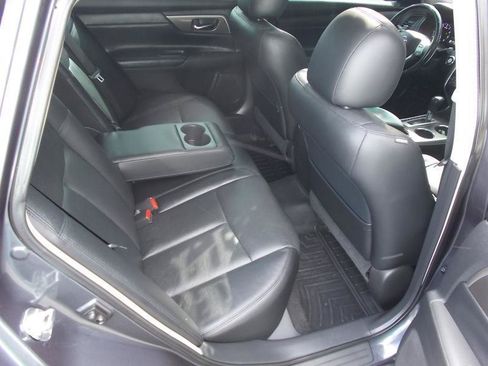 Used 2013 Nissan Altima 3.5 SL w/ Technology Pkg FWD image 23