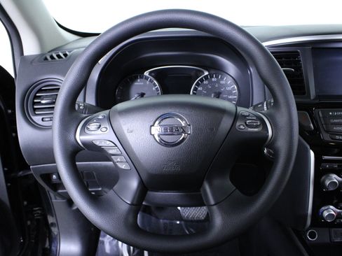 Used 2020 Nissan Pathfinder S image 21