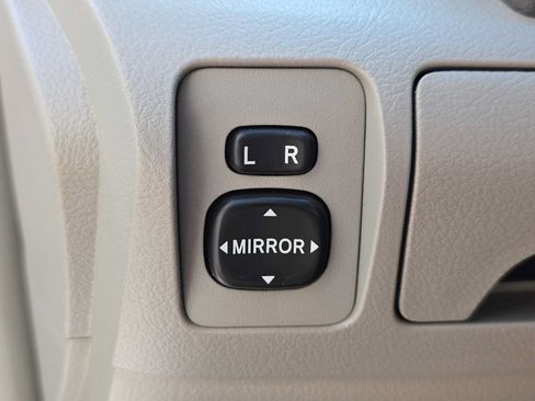 Used 2011 Toyota Camry XLE w/ SE/XLE Extra-Value Pkg FWD image 25