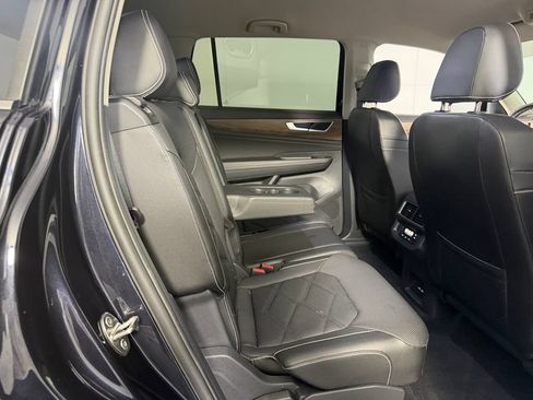 Used 2025 Volkswagen Atlas SE FWD image 21