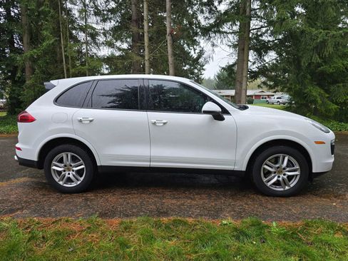 Used 2017 Porsche Cayenne Platinum Edition image 6