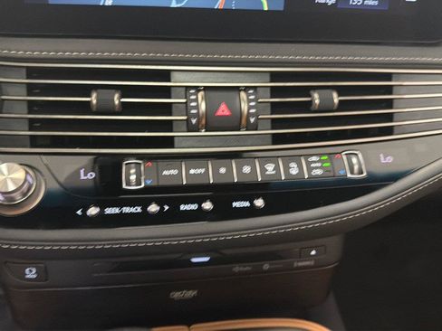 Used 2022 Lexus LS 500 AWD w/ Luxury Package image 18