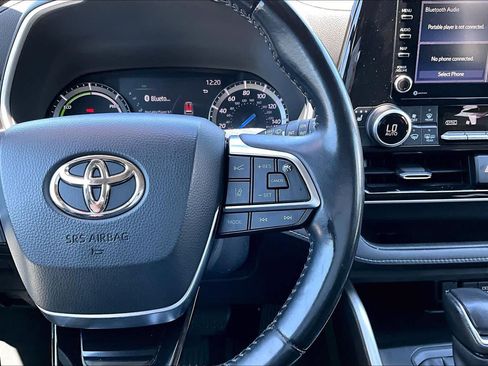 Certified 2021 Toyota Highlander XLE AWD/4WD image 24