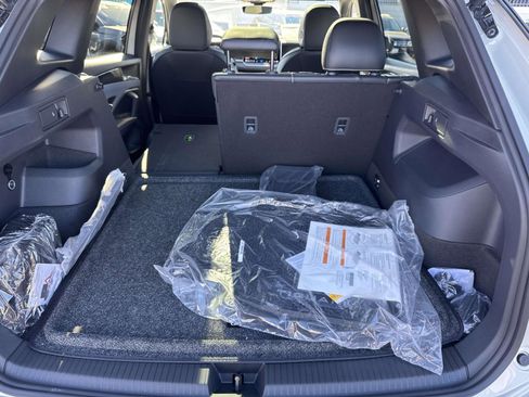 New 2026 Volkswagen Tiguan SE R-Line FWD image 6