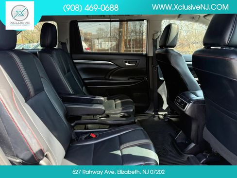 Used 2019 Toyota Highlander SE image 23