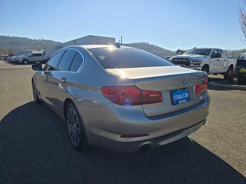 Used 2018 BMW 530i w/ Premium Package image 3