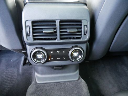 Used 2025 Land Rover Range Rover Velar Dynamic SE image 18