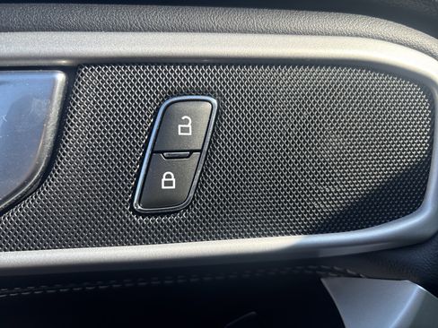 Used 2022 Ford Explorer XLT image 19