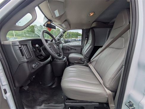 New 2025 GMC Savana 3500 w/ Driver Convenience Package image 23