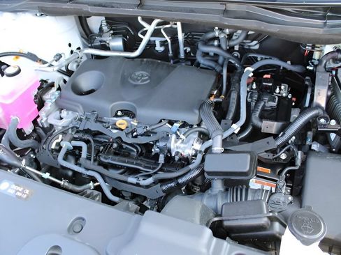 Used 2026 Toyota Sienna LE FWD image 24