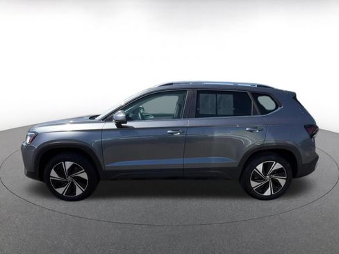 Used 2026 Volkswagen Taos SE AWD/4WD image 9