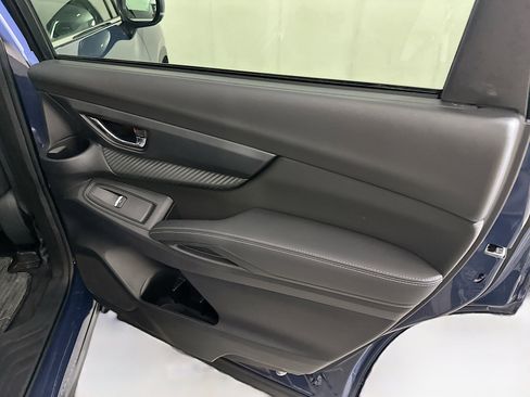 Used 2025 Subaru Ascent Premium image 31