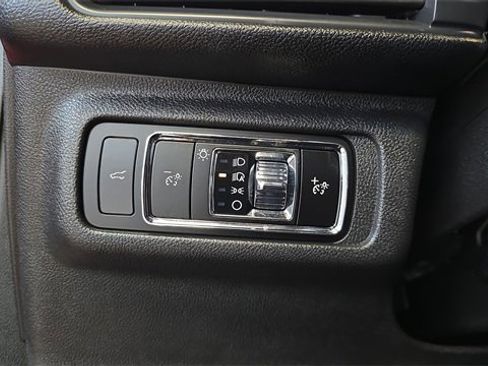 Used 2023 Lincoln Corsair Standard image 25