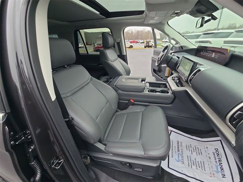 New 2025 Ford Expedition Active image 30