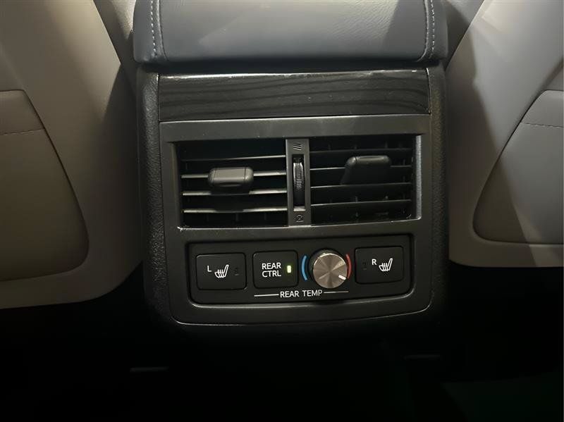 Used 2014 Toyota Avalon Limited w/ Technology Package FWD image 17