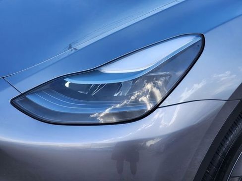Used 2025 Tesla Model Y Long Range AWD/4WD image 9