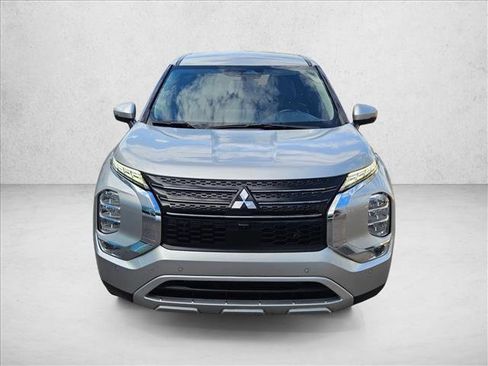 Used 2024 Mitsubishi Outlander SE FWD image 2