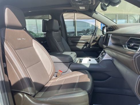 Used 2024 GMC Yukon XL Denali w/ Advanced Technology Package AWD/4WD image 19