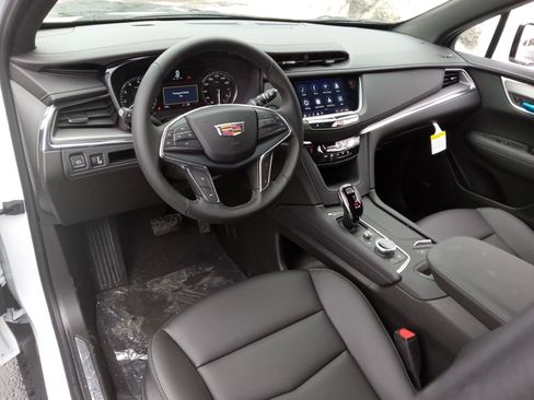 New 2026 Cadillac XT5 Luxury image 12