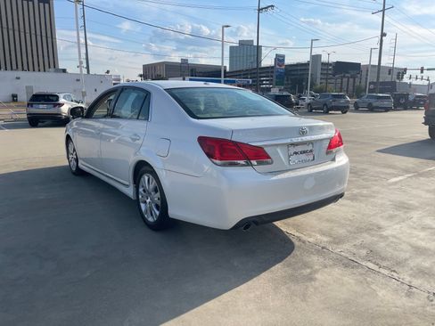 Used 2011 Toyota Avalon FWD image 3