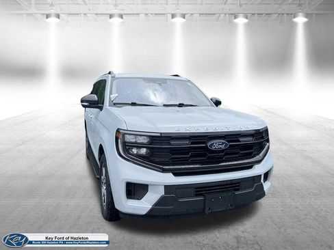 Used 2025 Ford Expedition Active AWD/4WD image 1