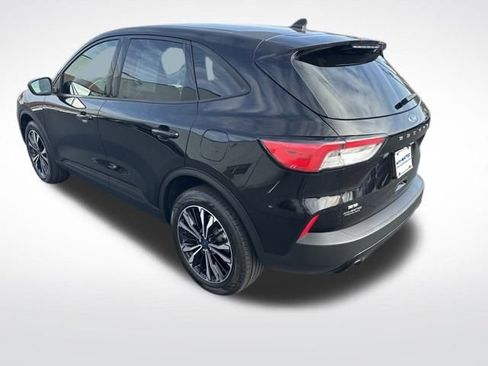 Used 2022 Ford Escape SE w/ SE Sport Appearance Package image 3