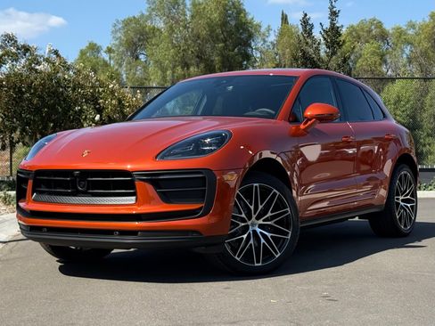Used 2025 Porsche Macan AWD/4WD image 1