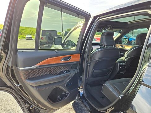 Used 2022 Jeep Grand Cherokee Summit AWD/4WD image 28