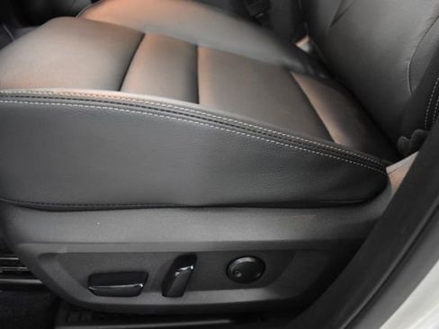 Certified 2025 Nissan Rogue SL w/ SL Premium Package AWD/4WD image 12