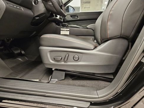 New 2025 Nissan Pathfinder Rock Creek image 15