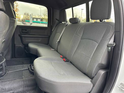 Used 2024 RAM 2500 Tradesman w/ Chrome Appearance Group image 18