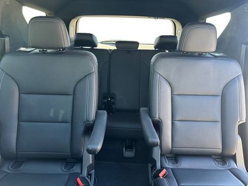 Used 2025 Chevrolet Traverse LT w/ Sun and Wheel Package AWD/4WD image 15