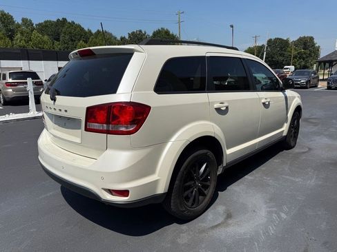 Used 2019 Dodge Journey SE FWD image 5
