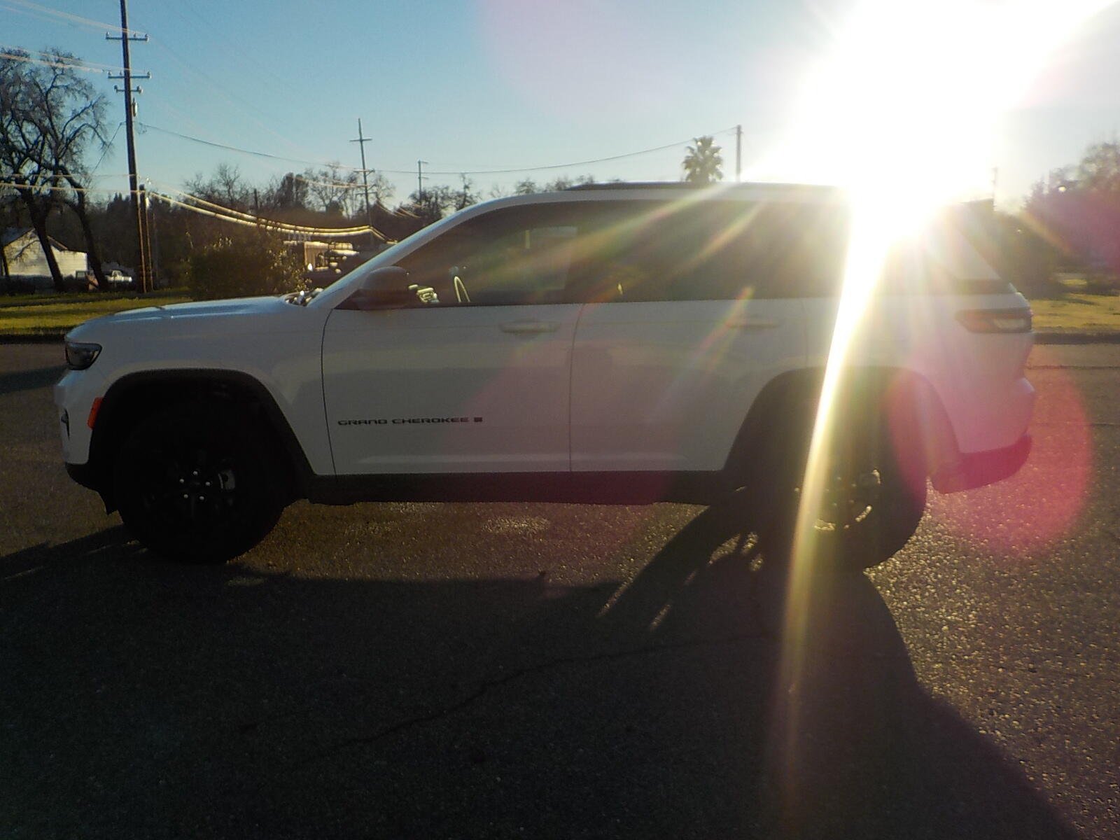 Used 2024 Jeep Grand Cherokee Altitude AWD/4WD image 9