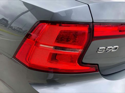 Used 2017 Volvo S90 T6 Inscription w/ Vision Package image 26