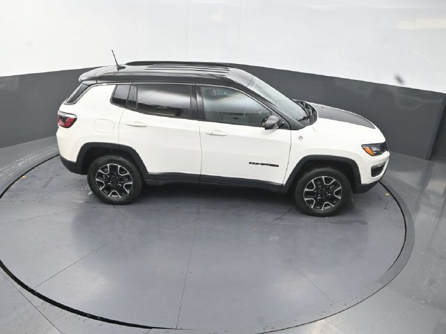 Used 2020 Jeep Compass Trailhawk AWD/4WD image 30