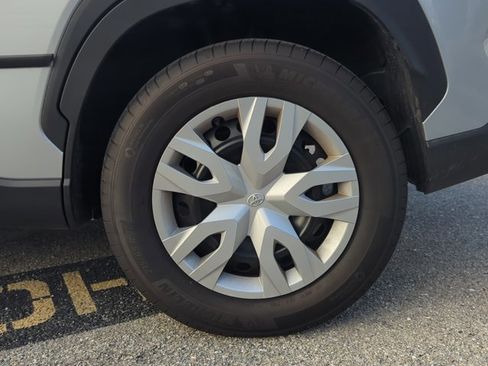 Used 2025 Toyota Corolla Cross L image 6