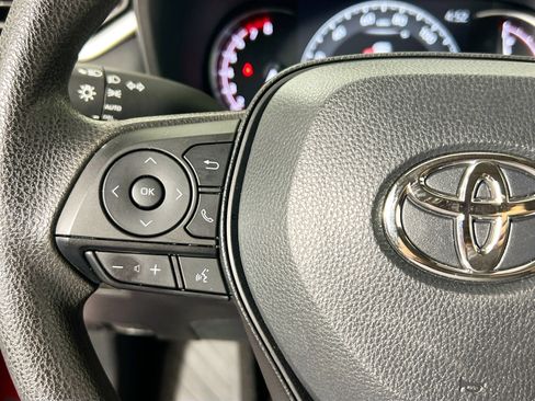 Used 2025 Toyota RAV4 XLE FWD image 18