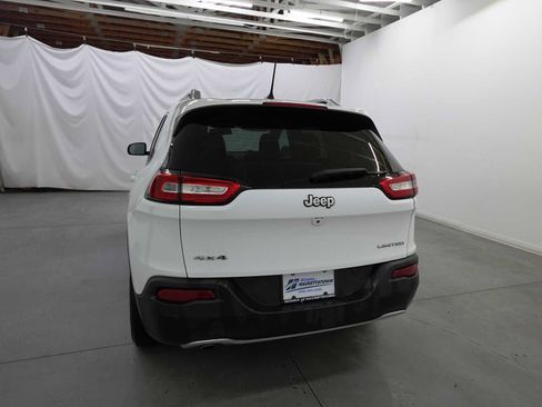 Used 2018 Jeep Cherokee Limited AWD/4WD image 7